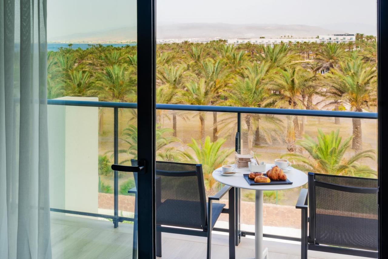 Cabogata Beach Hotel Retamar  Kültér fotó A balcony at the hotel
