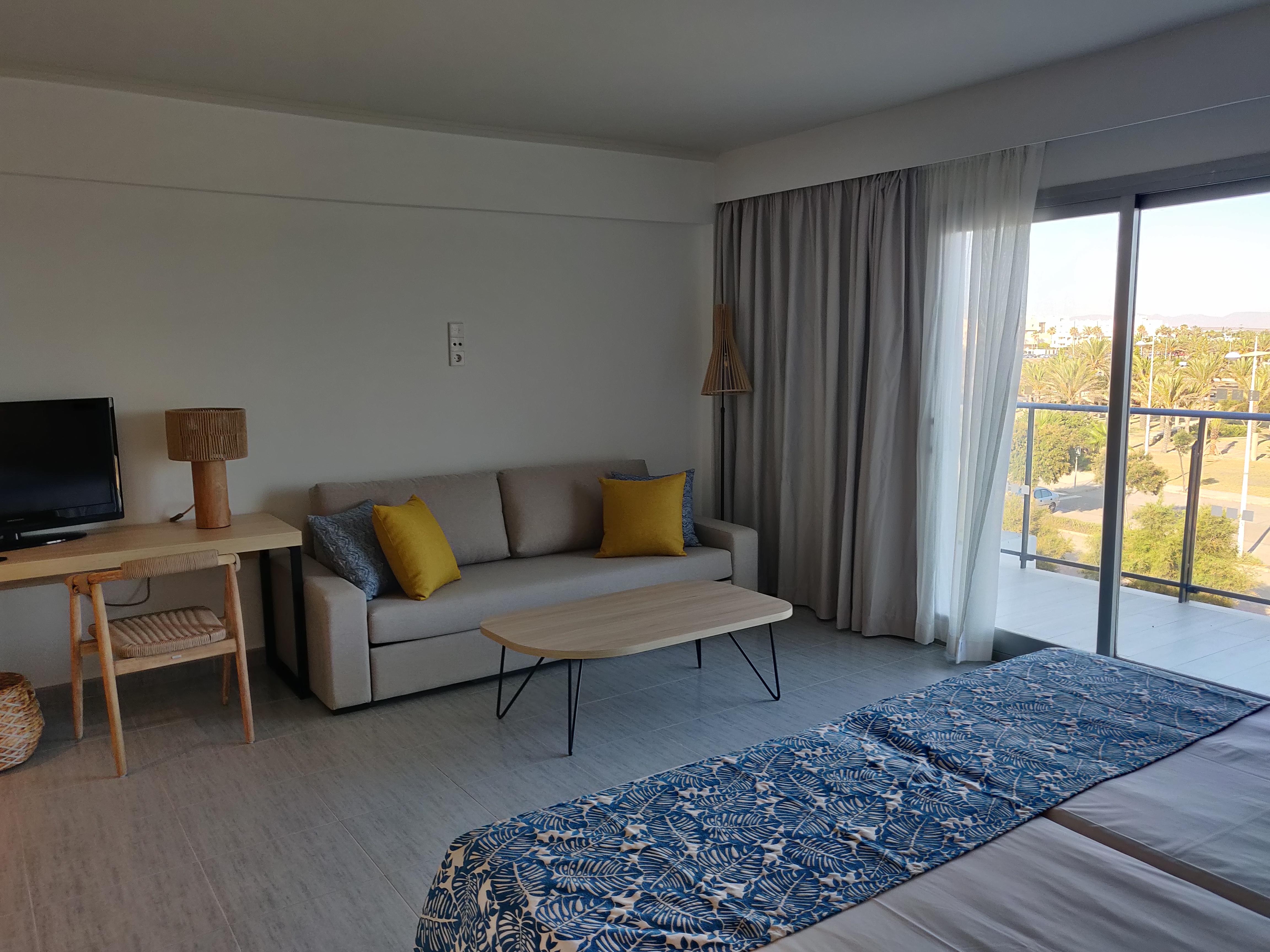 Cabogata Beach Hotel Retamar  Kültér fotó A room at the hotel