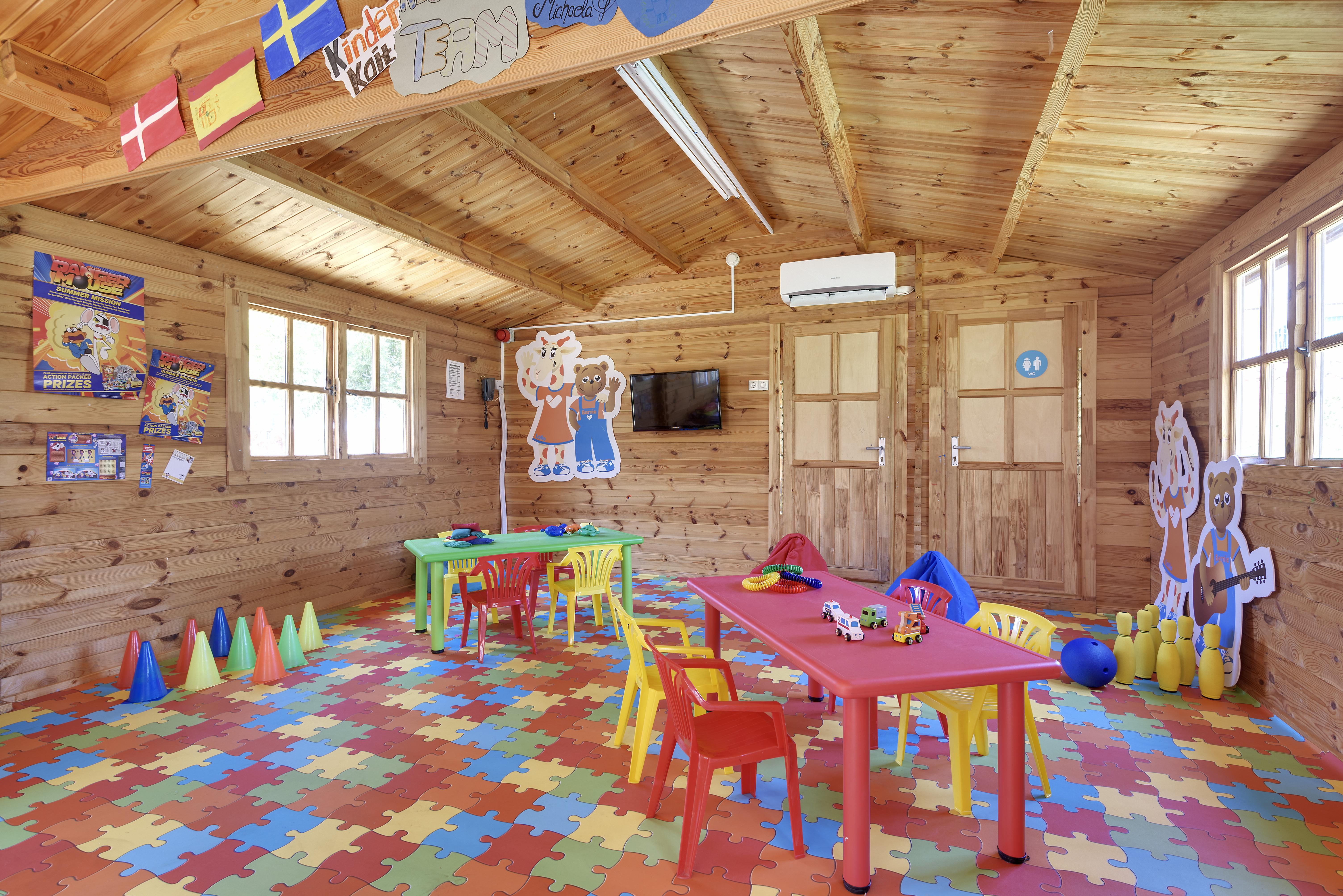 Cabogata Beach Hotel Retamar  Kültér fotó The children's club at the hotel