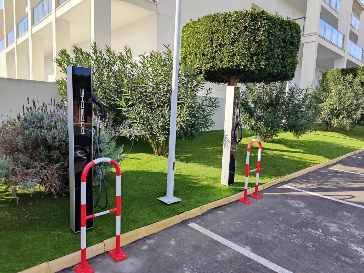 Cabogata Beach Hotel Retamar  Kültér fotó EV charging station in France