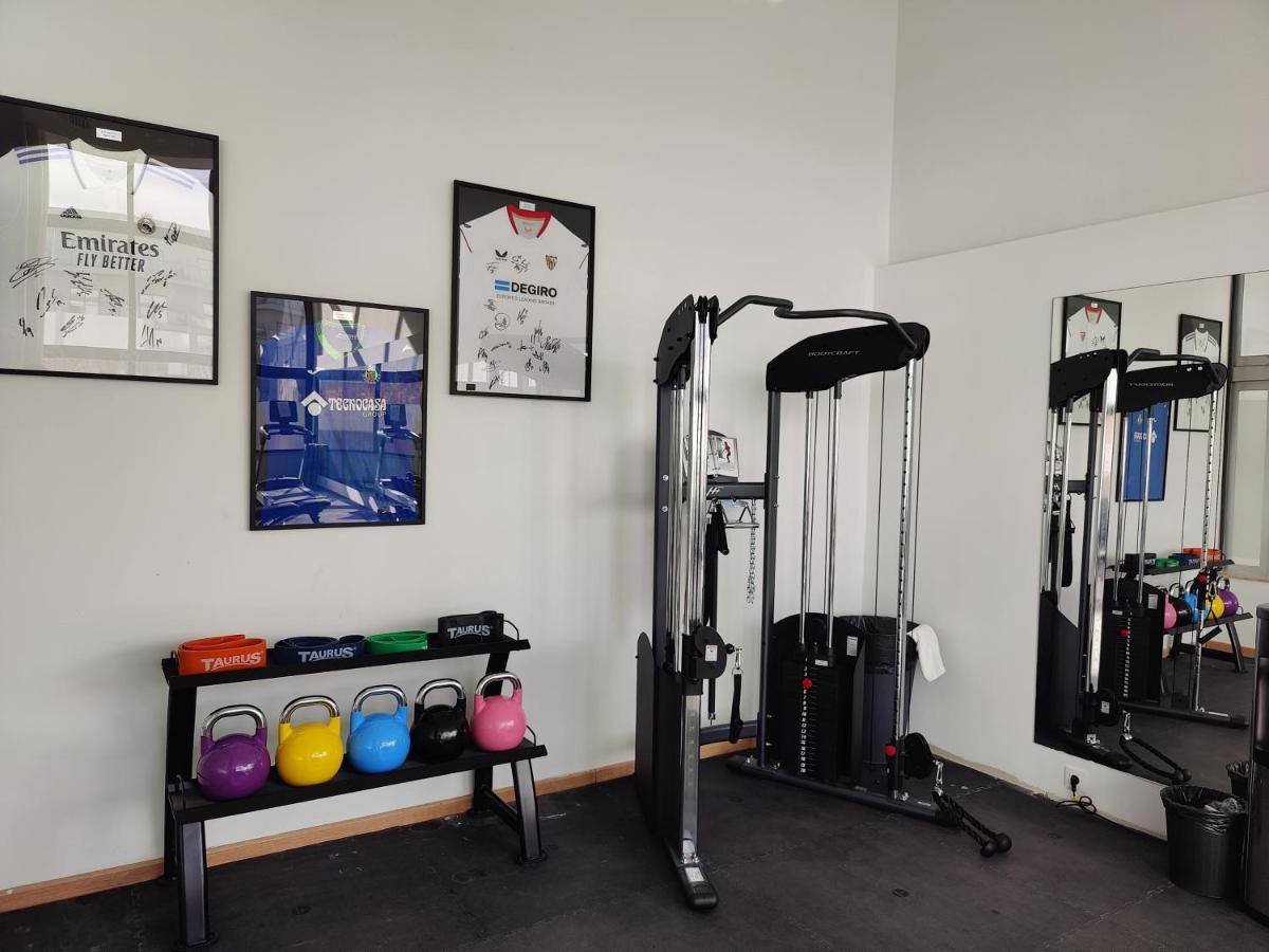 Cabogata Beach Hotel Retamar  Kültér fotó The gym at the club