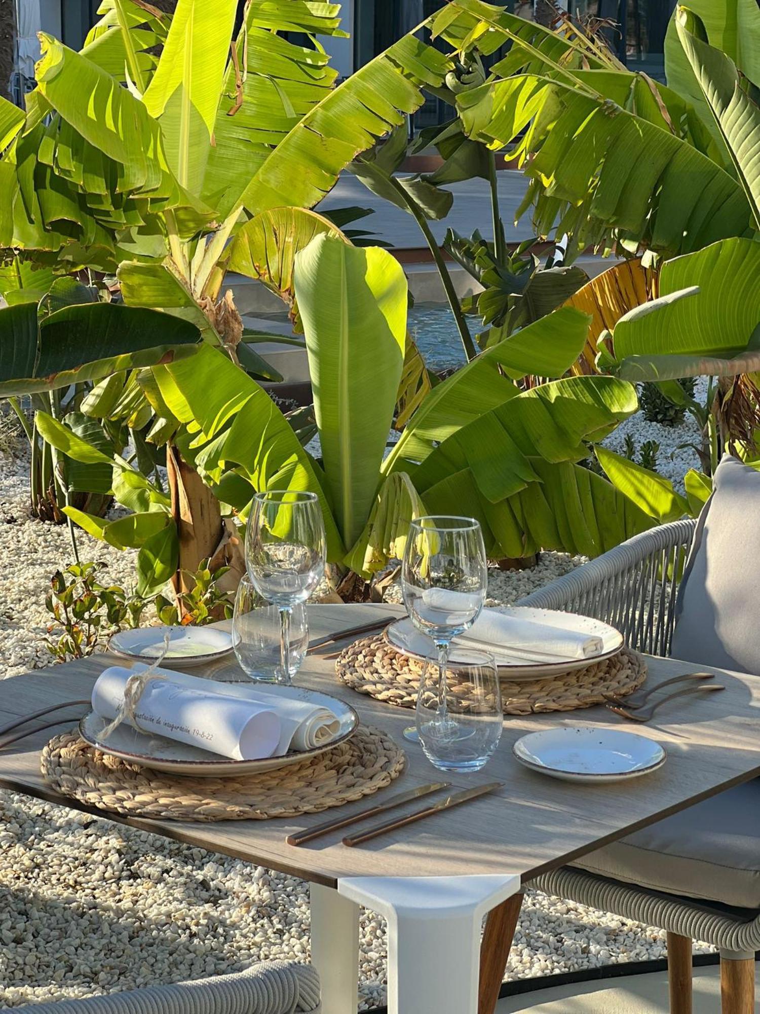 Cabogata Beach Hotel Retamar  Kültér fotó A table set for a meal