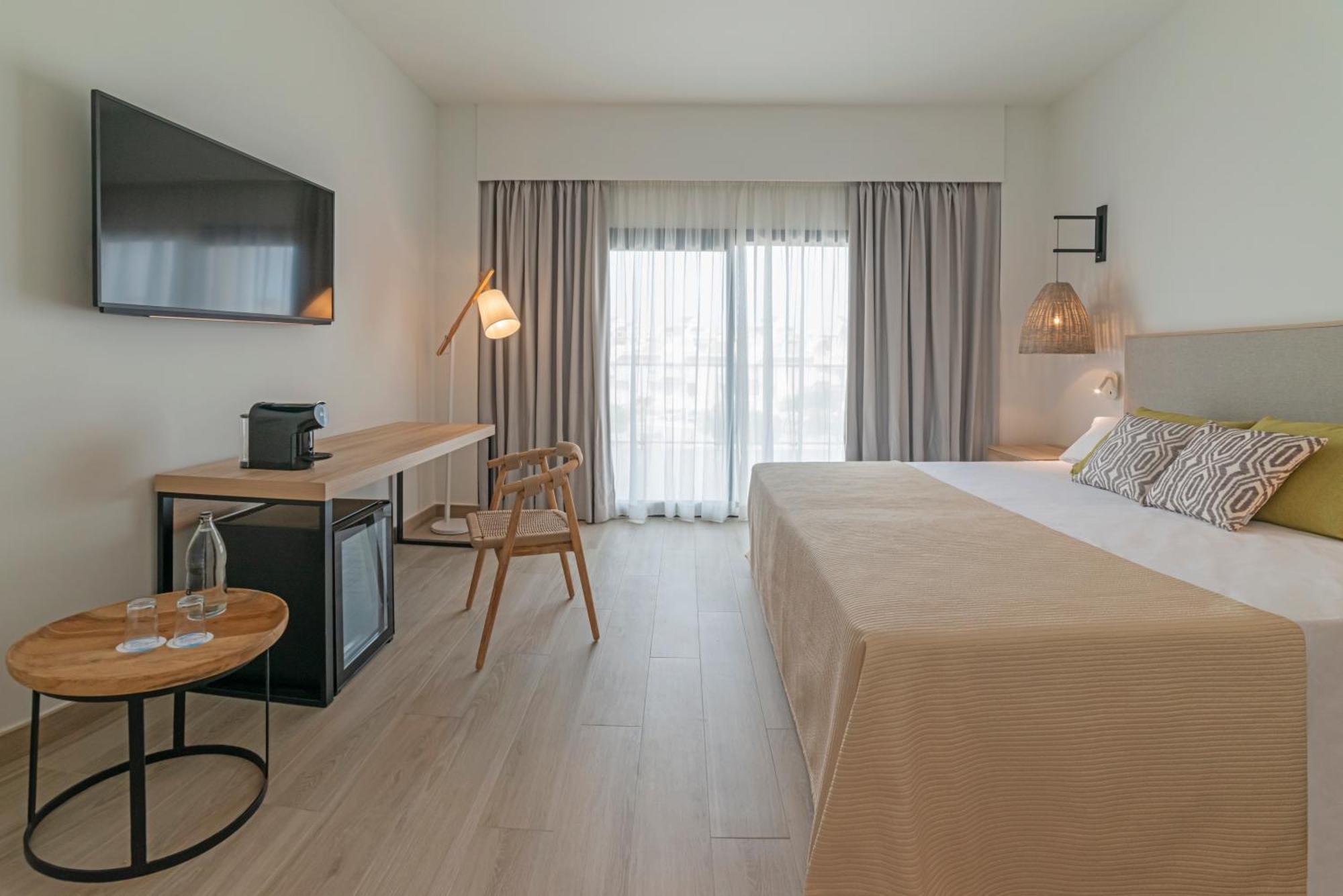 Cabogata Beach Hotel Retamar  Kültér fotó A room at the hotel