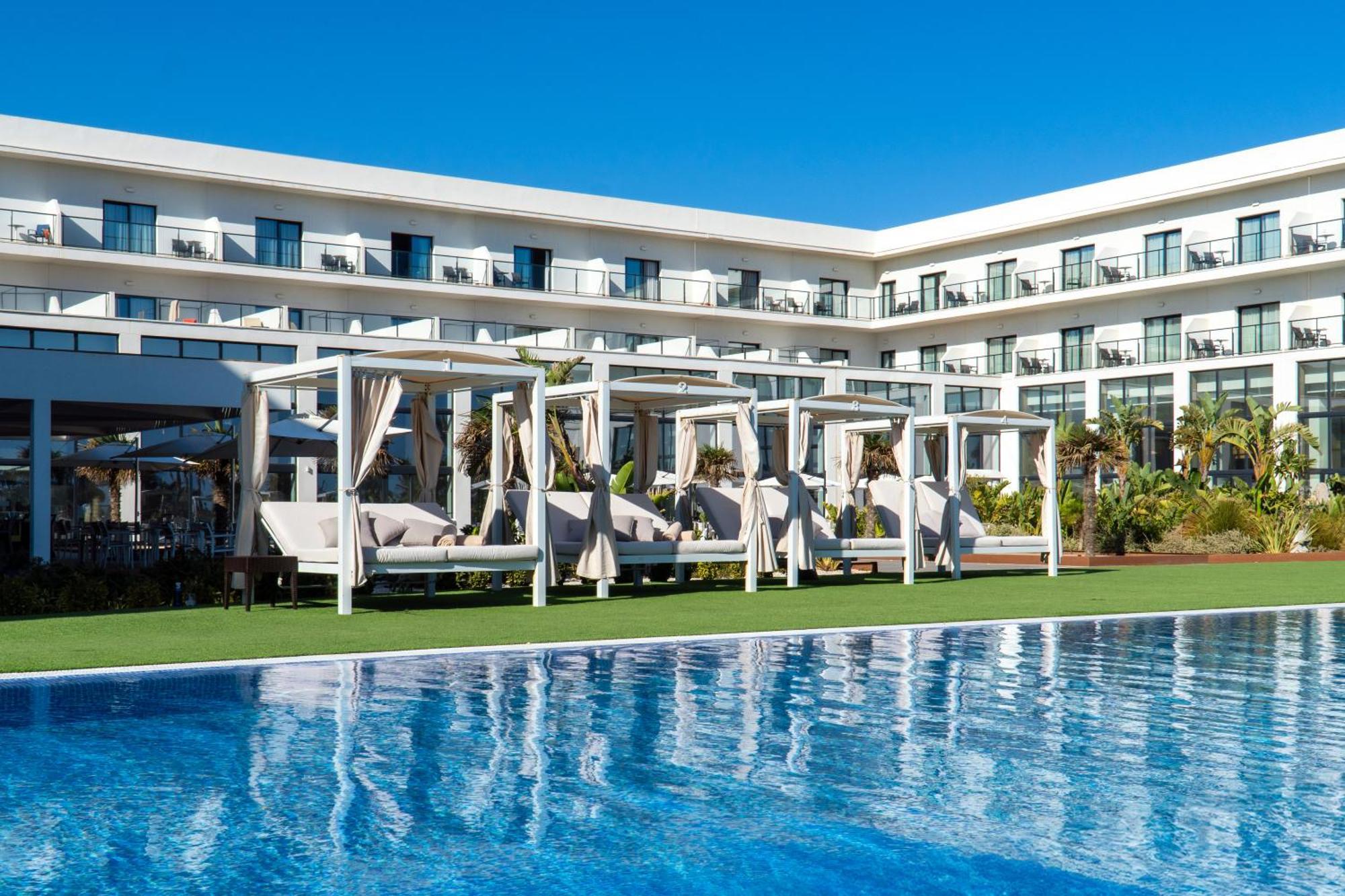 Cabogata Beach Hotel Retamar  Kültér fotó The hotel's pool